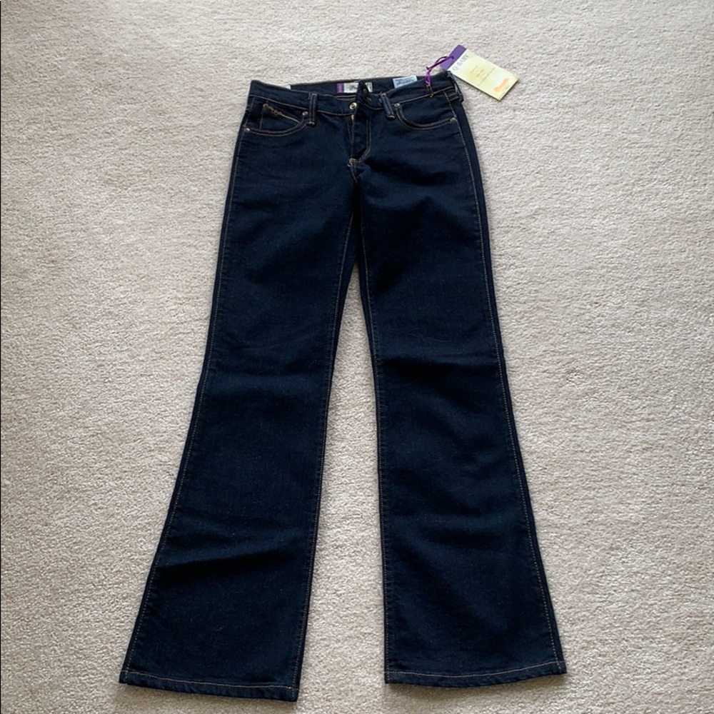 Wrangler Q-Baby cowgirl cut jeans